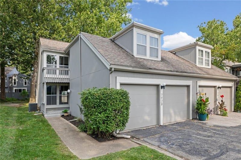 7928 Halsey St, Lenexa, KS 66215