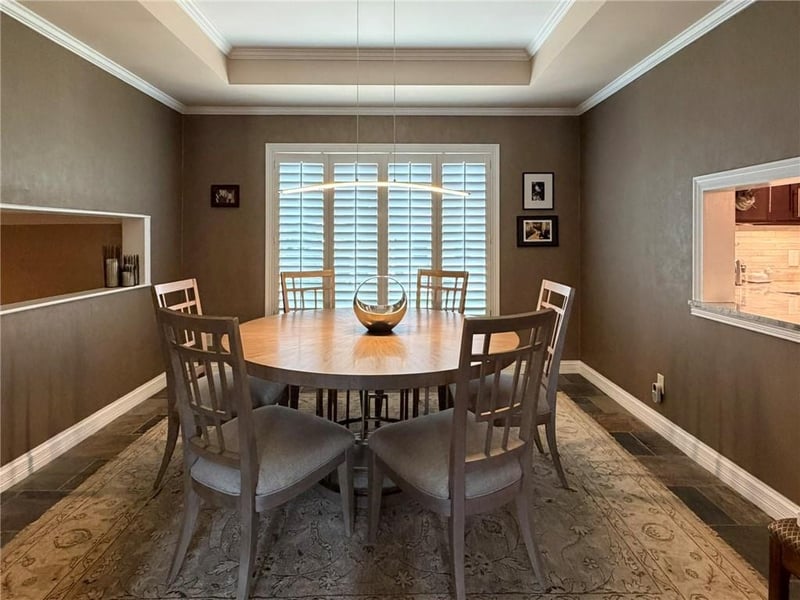 706 Neosho Ct, Parsons, KS 67357