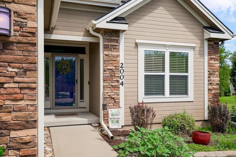 2004 NE 197th Ct, Smithville, MO 64089