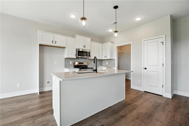 12508 White Ash Ln, Lee's Summit, MO 64086