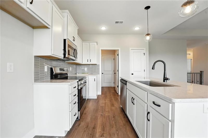 12508 White Ash Ln, Lee's Summit, MO 64086