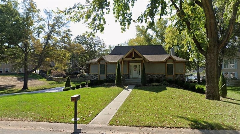 244 Winnebago Dr, Lake Winnebago, MO 64034