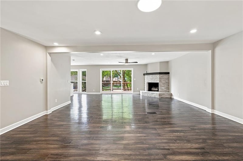 244 N Winnebago Dr, Lake Winnebago, MO 64034