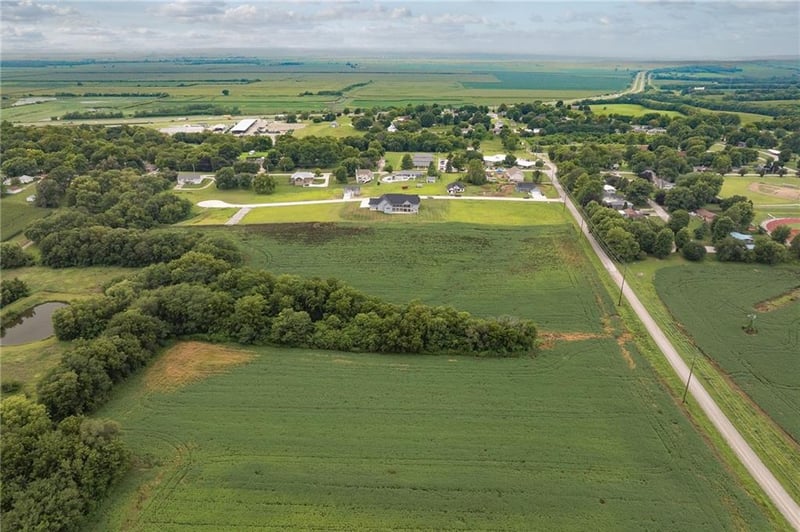 1520 Missouri Ave, Mound City, MO 64470