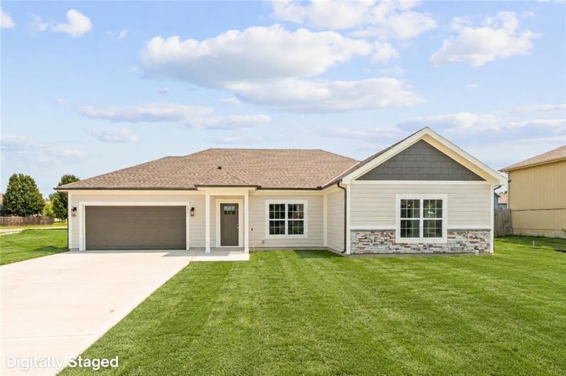 571 S Meadowbrook St, Gardner, KS 66030