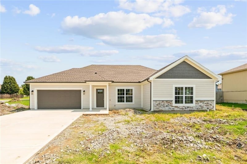 571 S Meadowbrook St, Gardner, KS 66030