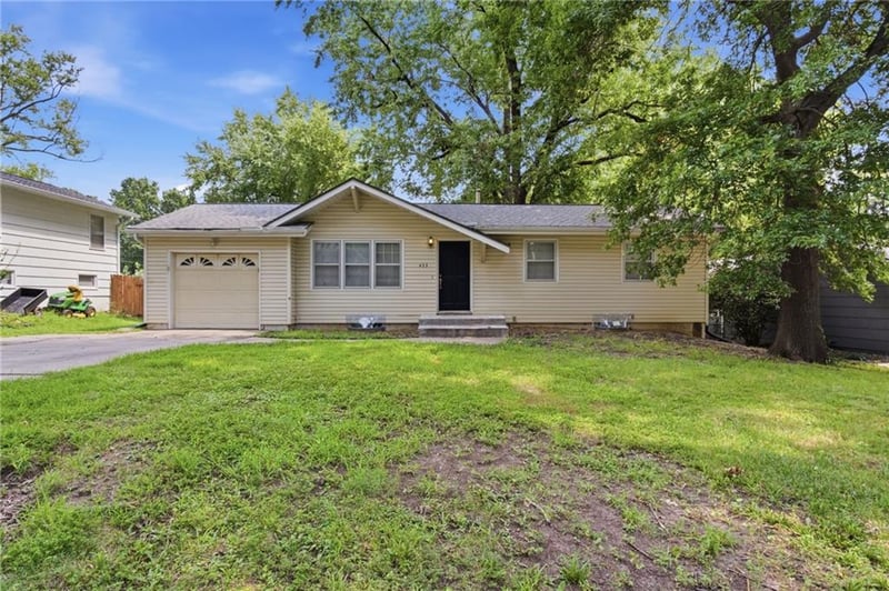 423 Monterey Ave, Liberty, MO 64068