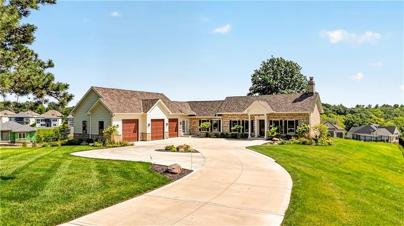 12811 W 71st St, Shawnee, KS 66216