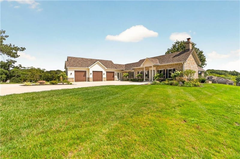 12811 W 71st St, Shawnee, KS 66216
