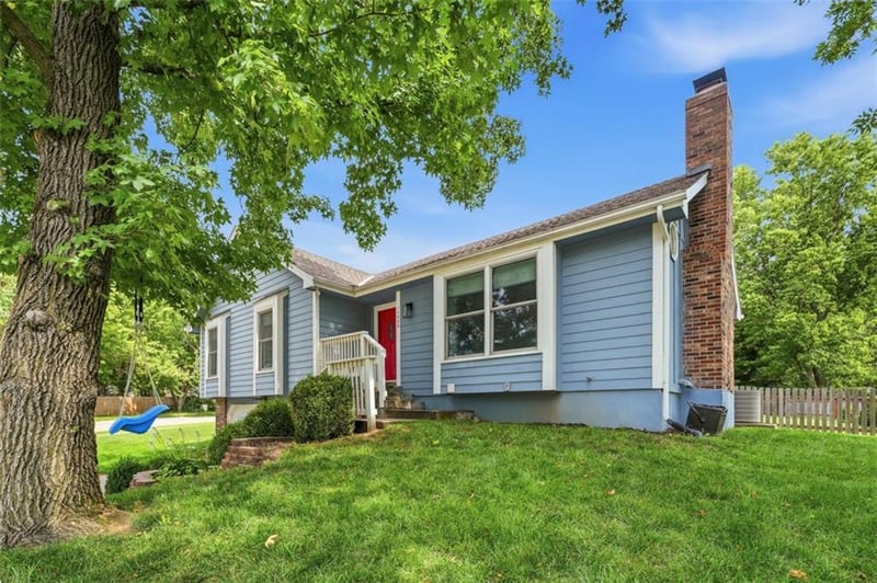 12825 S Arapaho Dr, Olathe, KS 66062