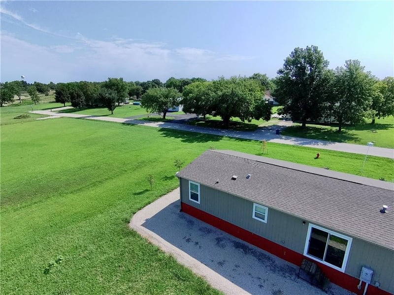311 N 5th St, New Strawn, KS 66839