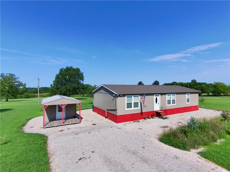 311 N 5th St, New Strawn, KS 66839