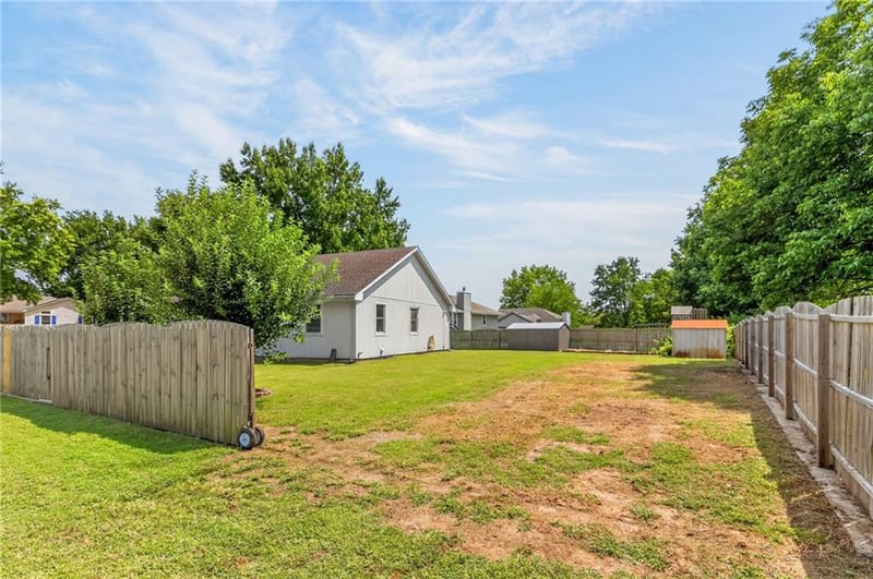 1120 NE Banner Dr, Lee's Summit, MO 64086