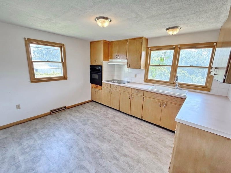 2025 363 Rd, El Dorado Springs, MO 64744