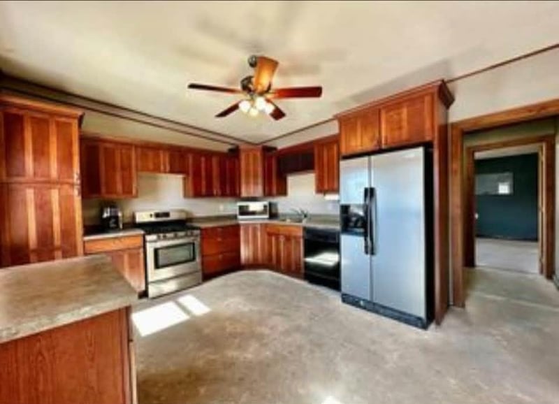 111 E Butler St, Yates Center, KS 66783