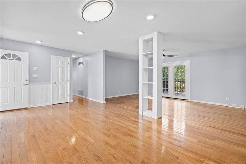 1402 SW Peggy Cir, Lee's Summit, MO 64081