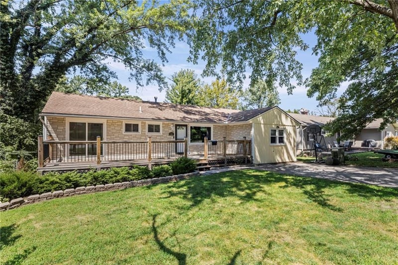 1402 SW Peggy Cir, Lee's Summit, MO 64081
