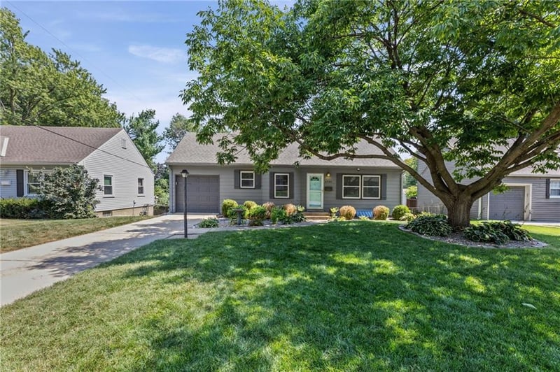 4935 Juniper St, Roeland Park, KS 66205