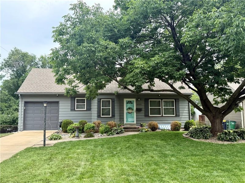 4935 Juniper St, Roeland Park, KS 66205