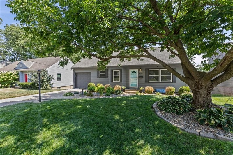 4935 Juniper St, Roeland Park, KS 66205