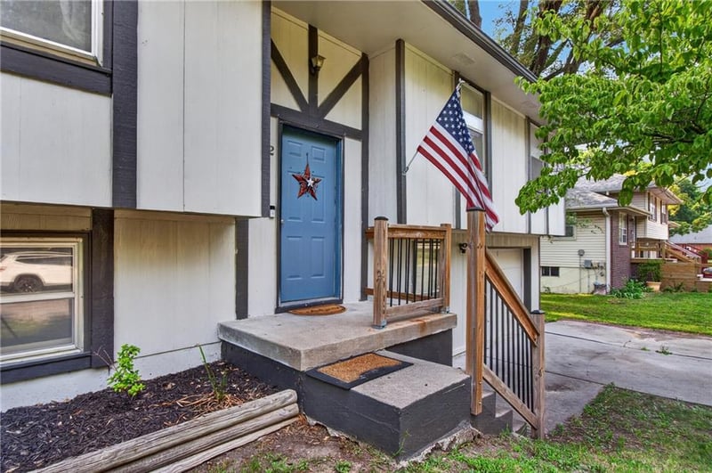 302 Clark St, Kearney, MO 64060