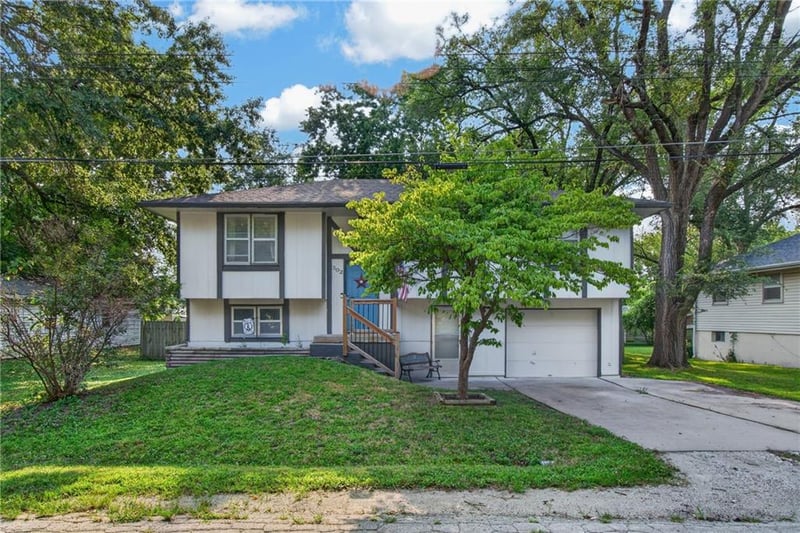 302 Clark St, Kearney, MO 64060