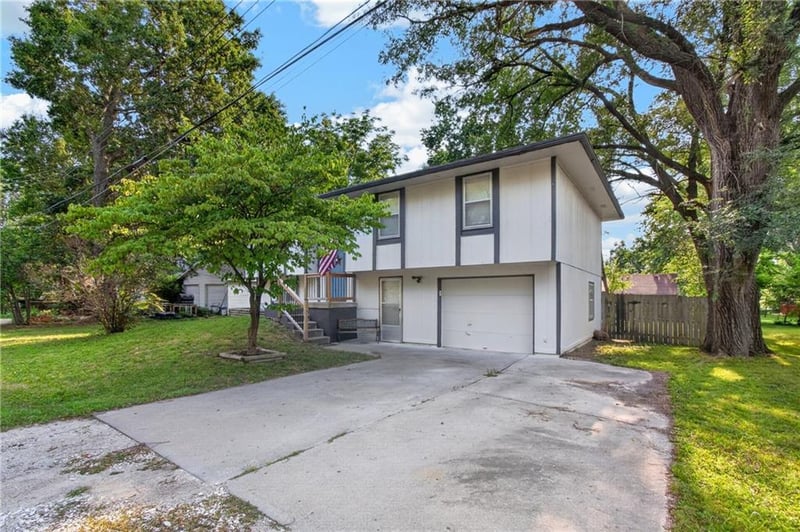 302 Clark St, Kearney, MO 64060