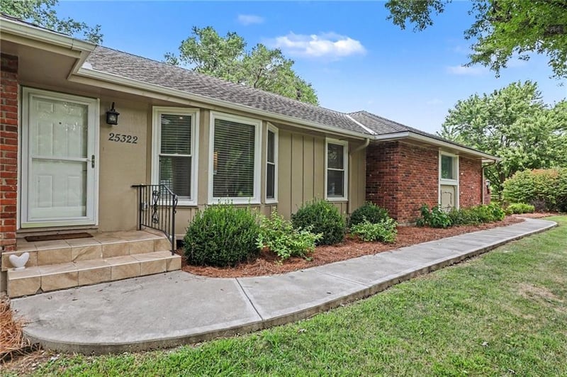 25322 Lone Pine Dr, Cleveland, MO 64734