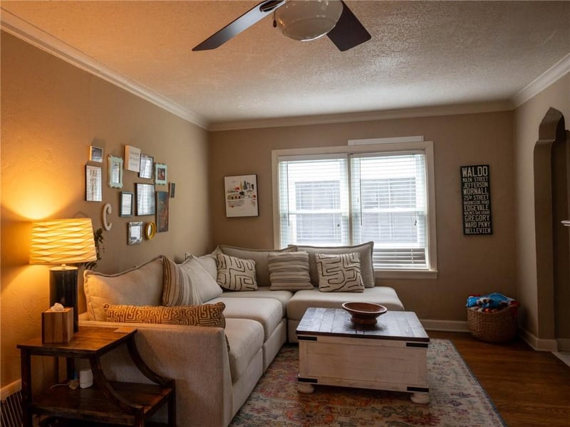 7551 Grand Ave, Kansas City, MO 64114