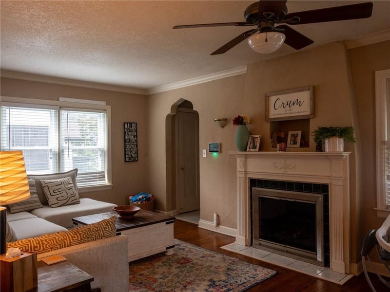 7551 Grand Ave, Kansas City, MO 64114