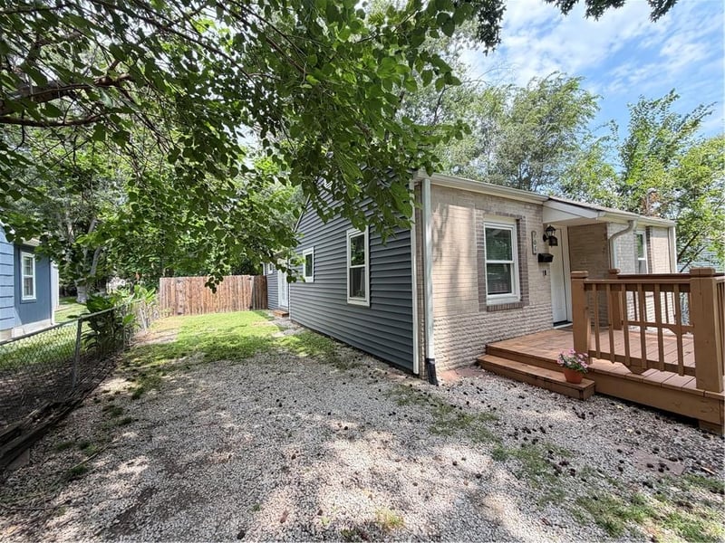 106 Ash St, Lee's Summit, MO 64063