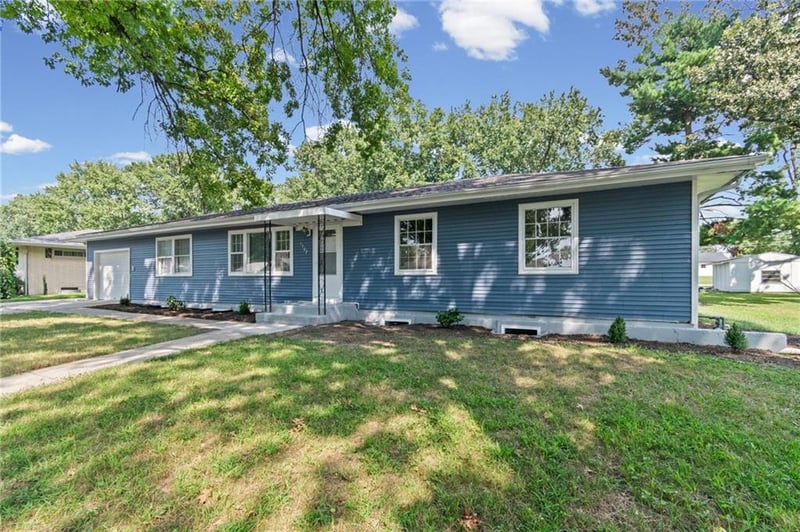 1308 N Cherry St, Cameron, MO 64429