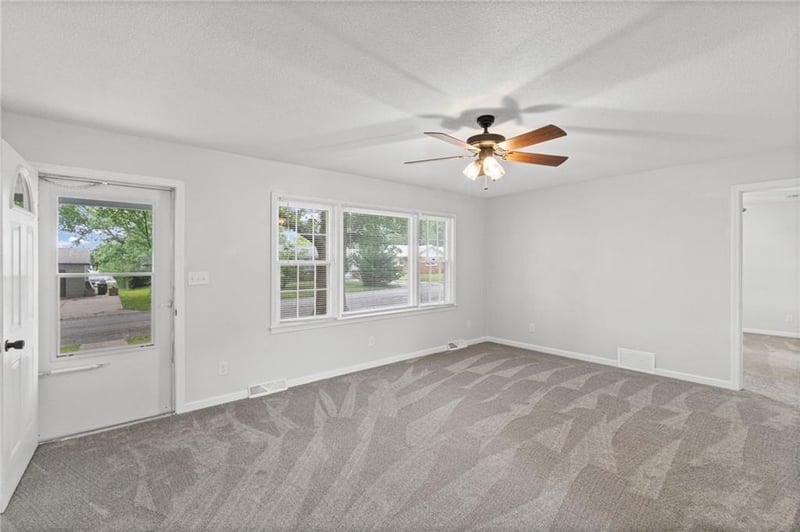 1308 N Cherry St, Cameron, MO 64429