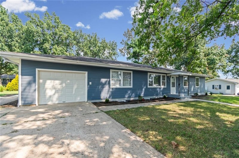 1308 N Cherry St, Cameron, MO 64429