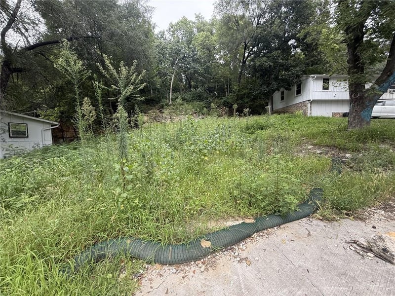 1016 Suntree Pl, Kansas City, KS 66103