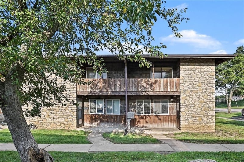 1225 N 77th Ter, Kansas City, KS 66112