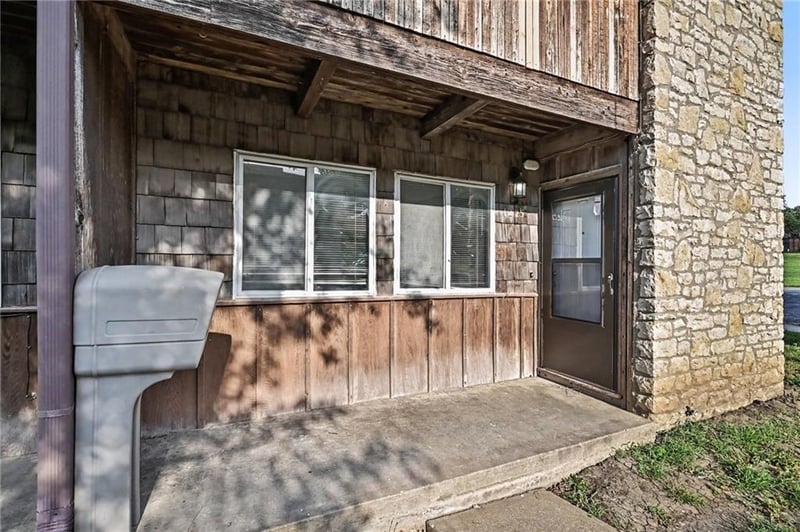 1225 N 77th Ter, Kansas City, KS 66112