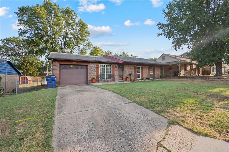 1307 W 1st St, Coffeyville, KS 67337