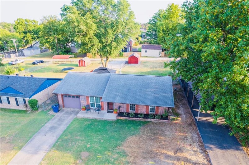 1307 W 1st St, Coffeyville, KS 67337