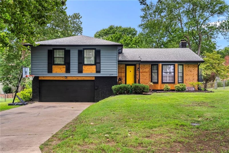 11214 Grand Ave, Kansas City, MO 64114