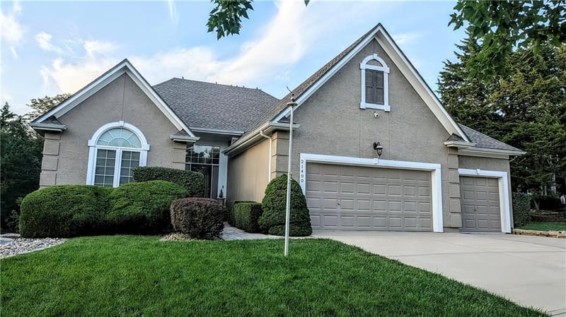 21400 W 98th Pl, Lenexa, KS 66220
