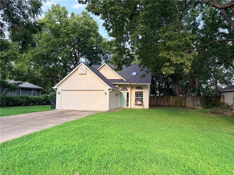 222 N 8th Ct, Lawrence, KS 66044