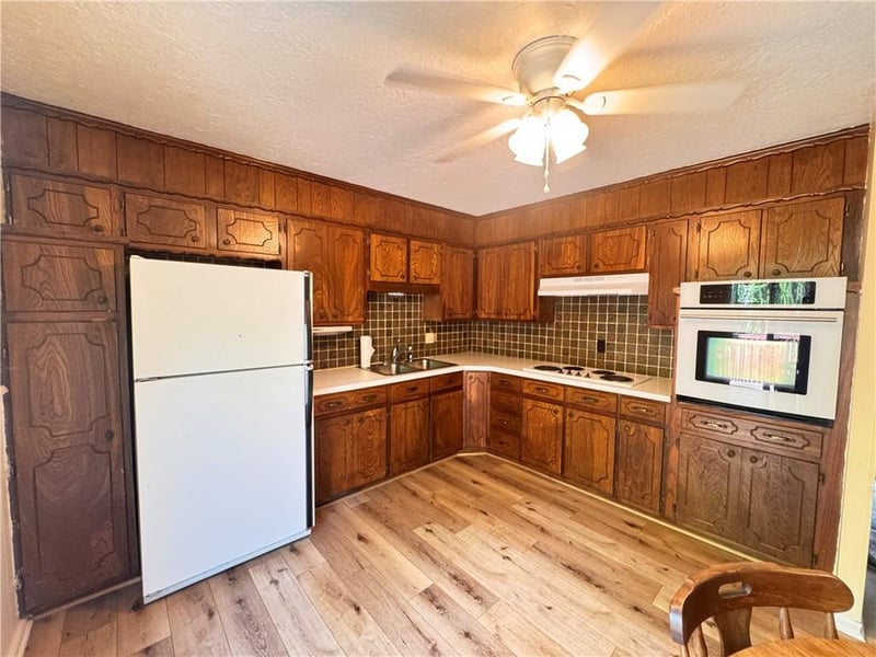 1609 S Ellison Way, Independence, MO 64050