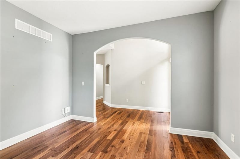 1052 N Stonecrest Rd, Olathe, KS 66061