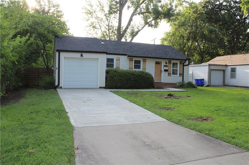7609 Foster St, Overland Park, KS 66204
