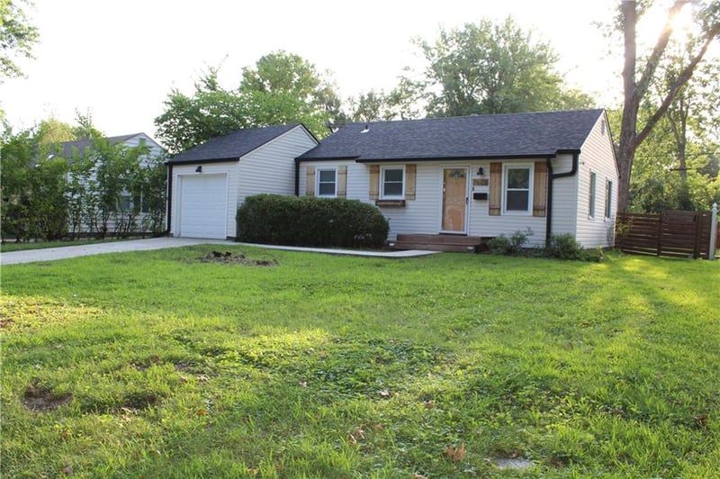 7609 Foster St, Overland Park, KS 66204