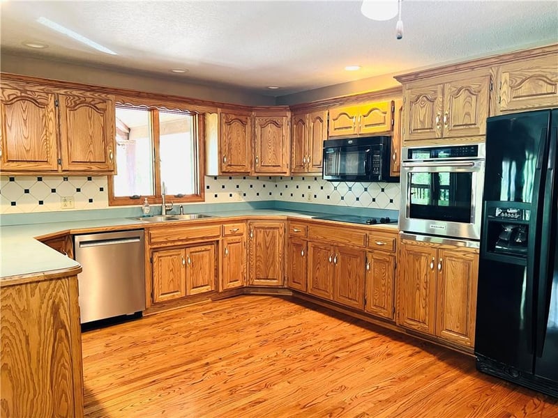 8201 SE 371 Hw, St Joseph, MO 64507