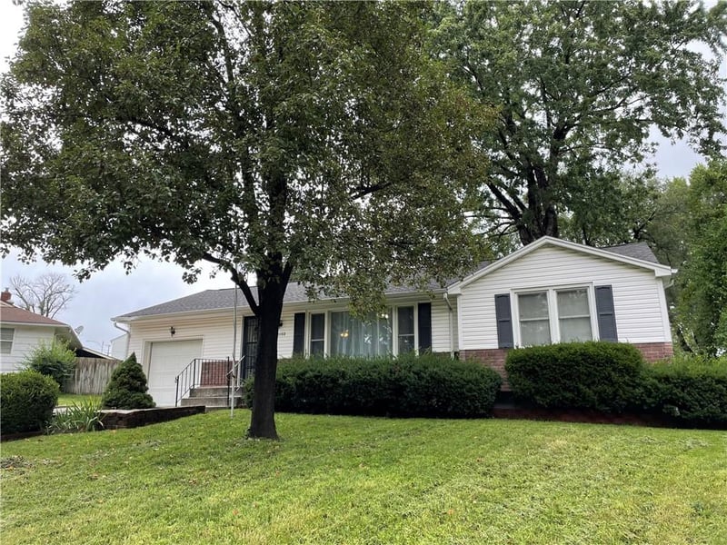 12102 E 47th Ter, Independence, MO 64055