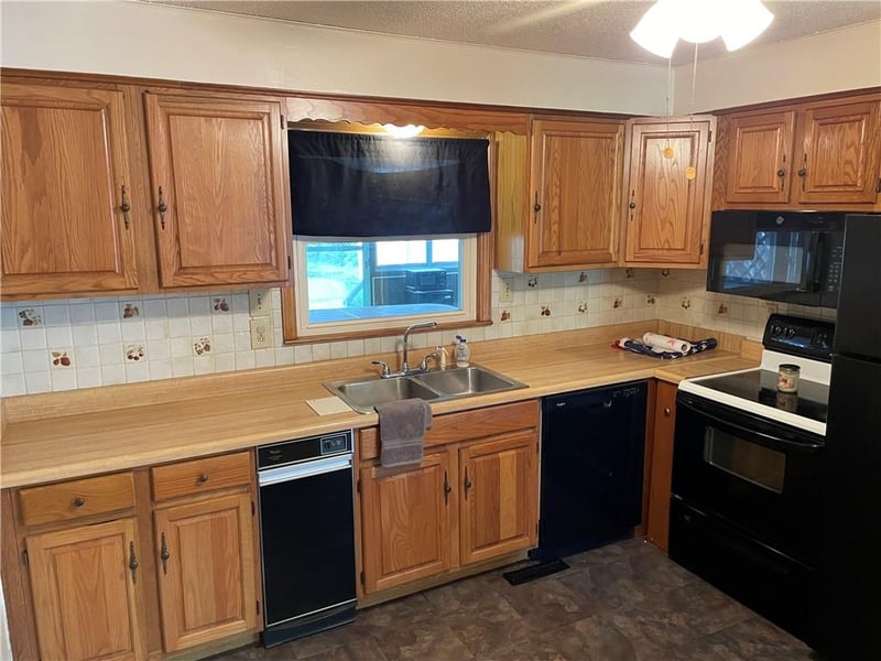 12102 E 47th Ter, Independence, MO 64055