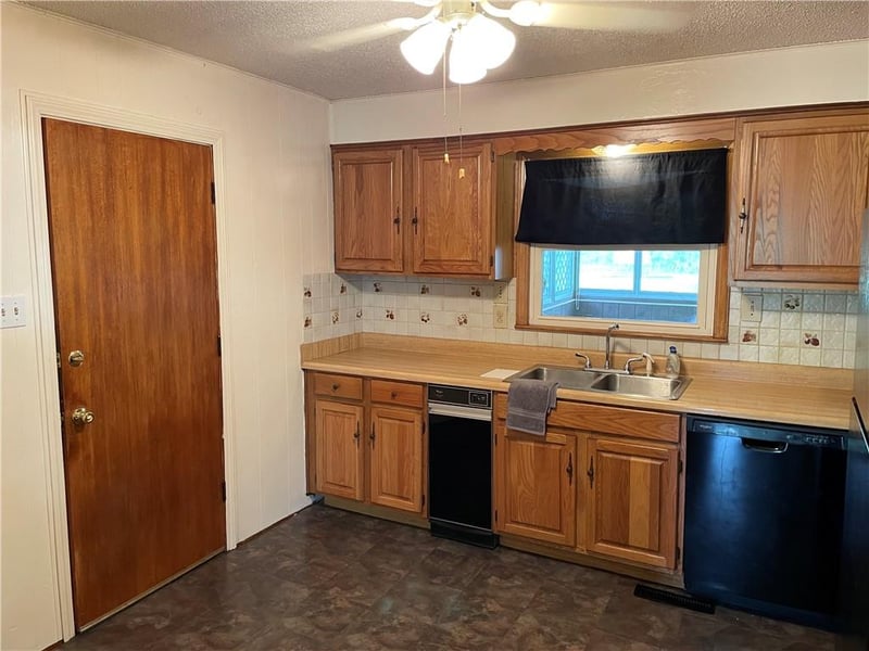 12102 E 47th Ter, Independence, MO 64055